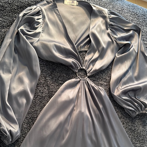 Elegant Gray Satin Like Dress - Picture 2 of 6